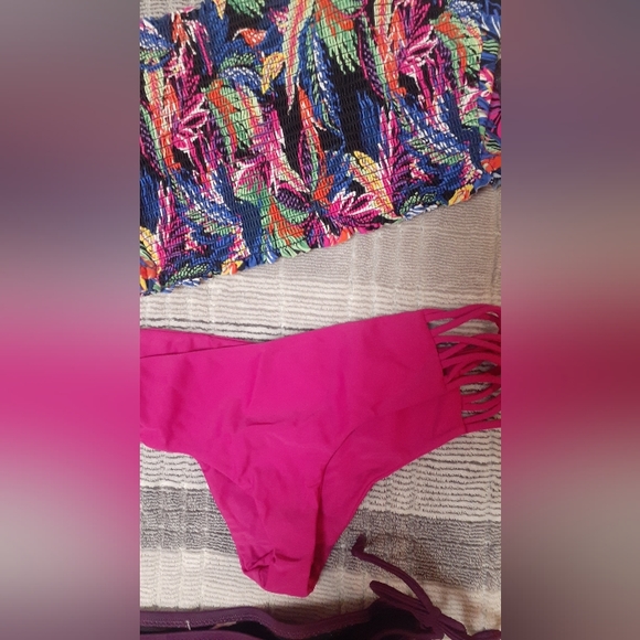 Bikini - Picture 2 of 4